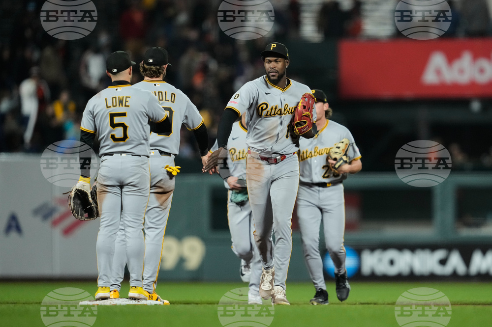 Pirates Giants Baseball
