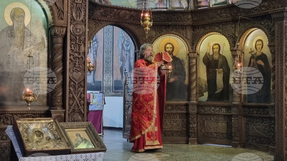 Търговище - храм „Св. Йоан Рилски“ - неделна служба