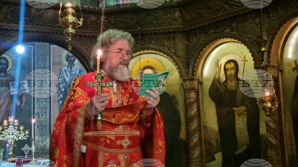 Търговище - храм „Св. Йоан Рилски“ - неделна служба