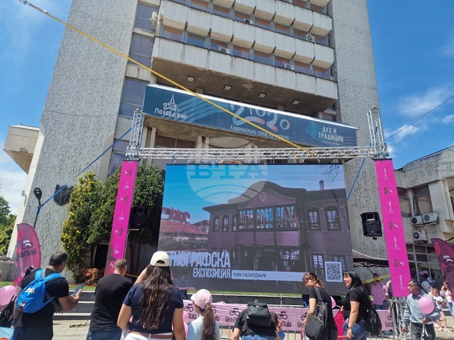 Жители и гости на Пазарджик посрещнаха участниците в третия кръг на Джиро д'Италия 