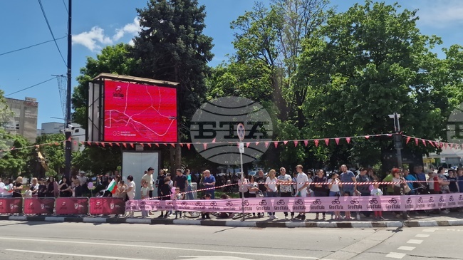 Residents of Pazardzhik Welcome Participants of Stage 3 the Giro D'Italia