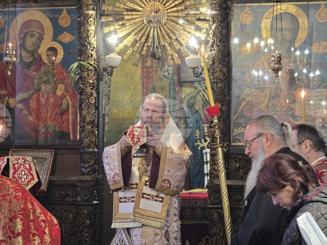 Благоевград - храм „Въведение Богородично“ - литургия