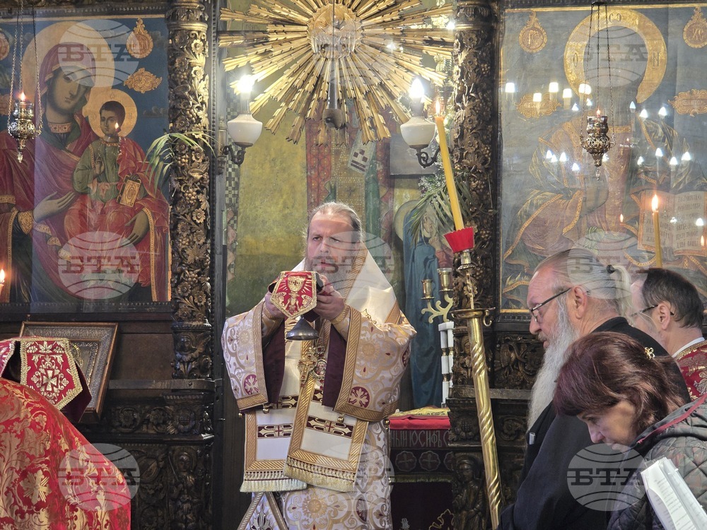 Благоевград - храм „Въведение Богородично“ - литургия