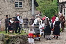 Габрово - паметник - освещаване