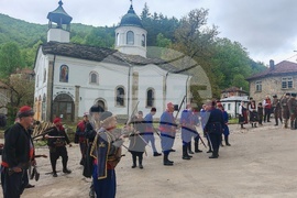 Габрово - паметник - освещаване