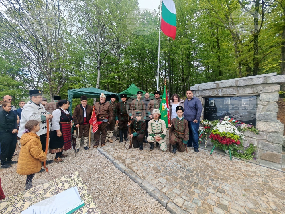 Габрово - паметник - освещаване