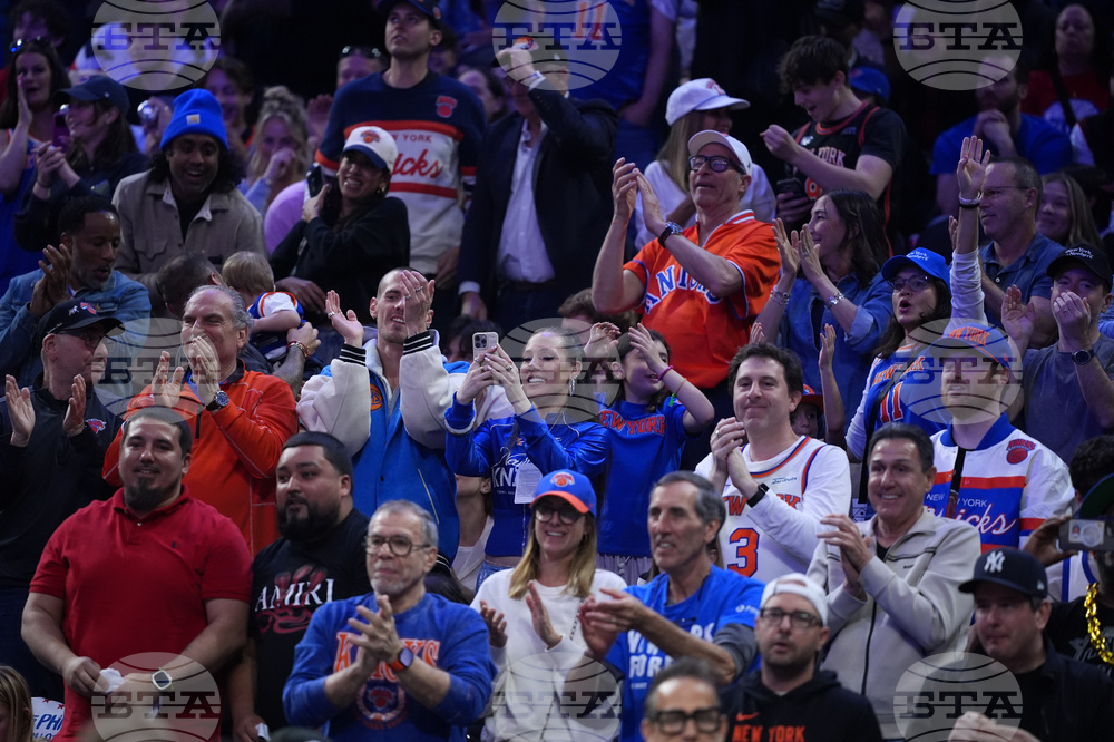 Knicks 76ers Basketball