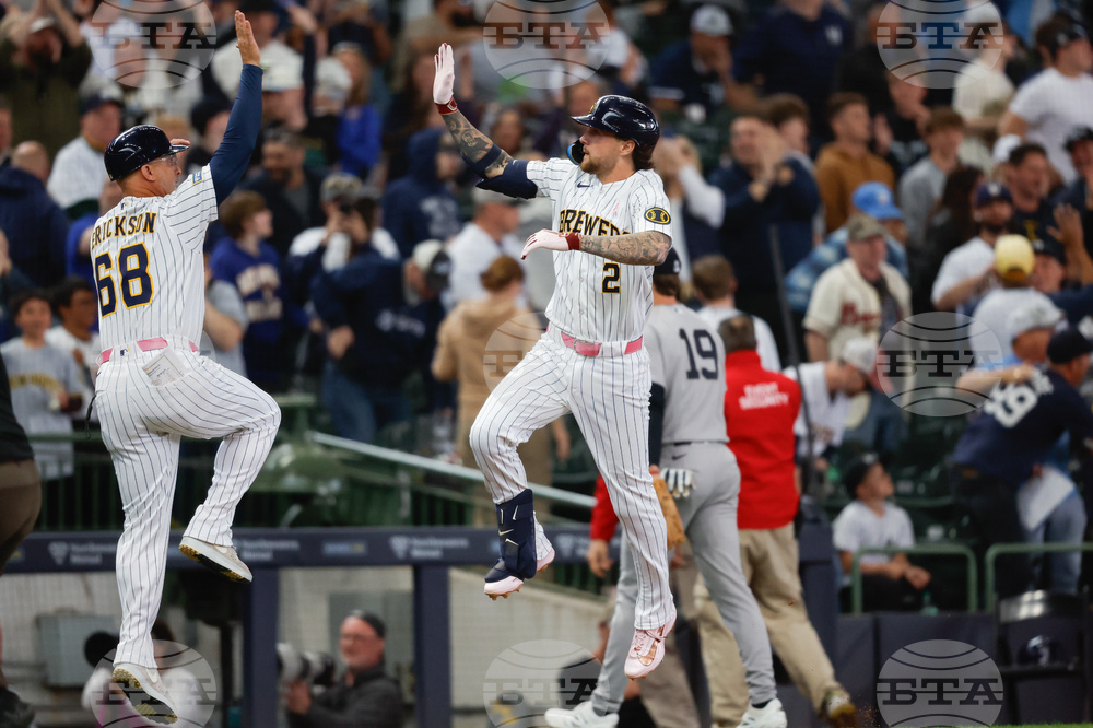 APTOPIX Yankees Brewers Baseball