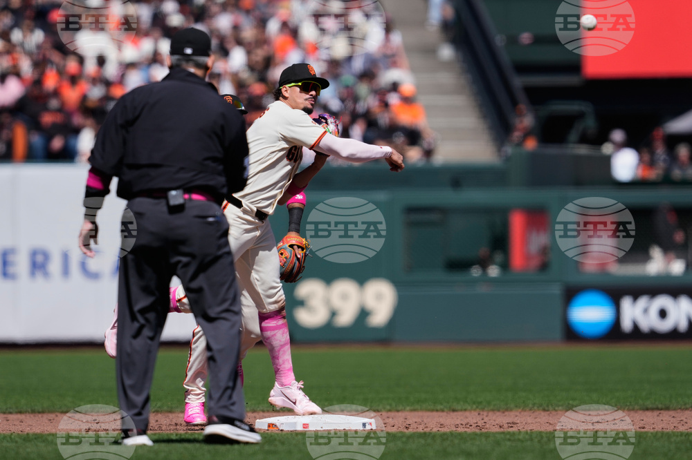 Pirates Giants Baseball