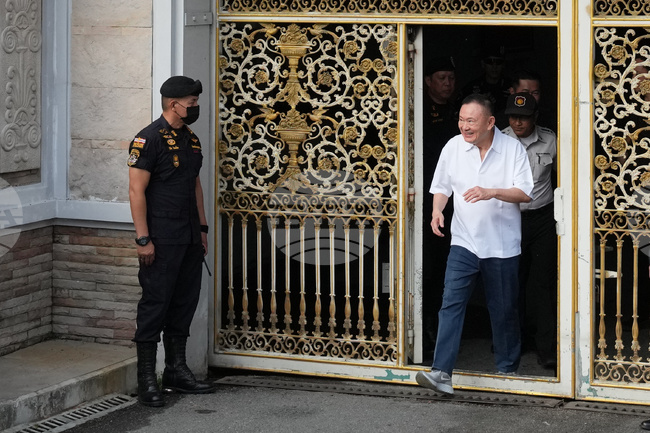 Бившият премиер на Тайланд Таксин Шинаватра бе освободен от затвора