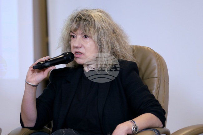 Slavic Studies Faculty Dean: Studying Foreign Literature Can Make Us More Well-Rounded Citizens
