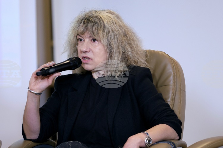 Slavic Studies Faculty Dean: Studying Foreign Literature Can Make Us More Well-Rounded Citizens
