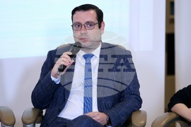 Зала „МаксиМ“ - Инициатива „Литература в сегашно време“