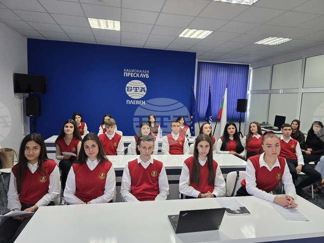Откъси от произведения на Йоанна Елми, Георги Господинов, Рене Карабаш и Владимир Зарев бяха прочетени от ученици в Плевен 
