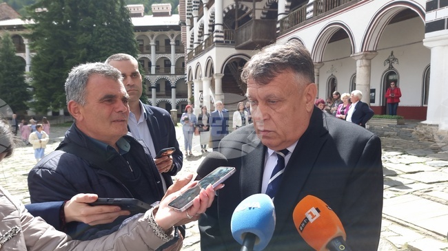 Министърът на образованието назначи проверка на зам.-министър по сигнал