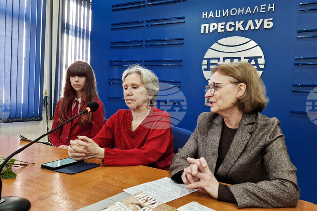 Днес по-малко млади хора влизат в библиотеката и се търси начин да се стимулира четенето, каза в Шумен Роза Енчева от НЧ "Д. Войников-1856"