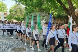 Пловдив - 11 май - Хуманитарна гимназия „Св.св. Кирил и Методий“ - шествие