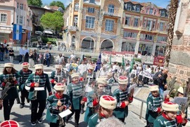 Пловдив - 11 май - Хуманитарна гимназия „Св.св. Кирил и Методий“ - шествие