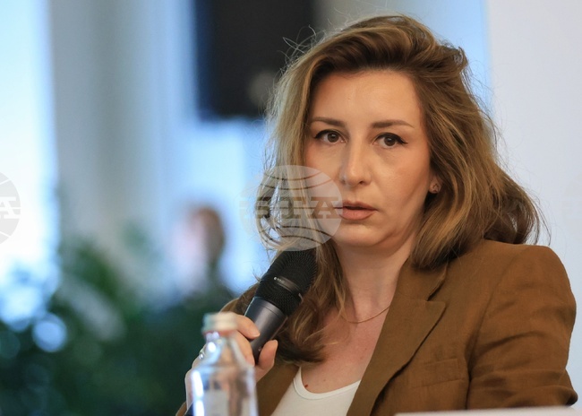 Ролята на медиите при отразяването на каквато и да е тема е да бъдат обективни, заяви Марта Евтимова – главен продуцент, "Нова броудкастинг груп", на форум на БТА