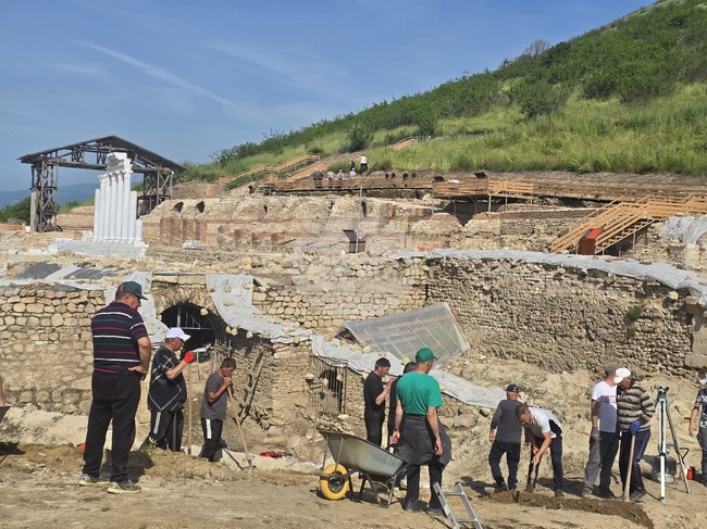 New Marble Statue Fragments Discovered at Ancient Heraclea Sintica 