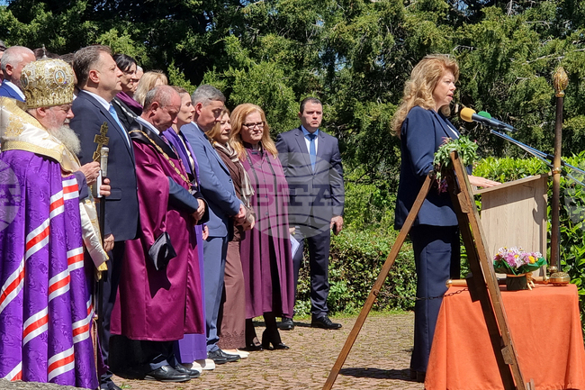 President Iotova Attends Opening of Journalist Square in Veliko Tarnovo 