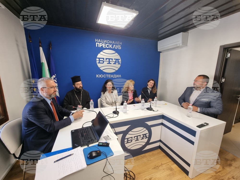 В дискусия от инициативата, свързана с приемната грижа, се включиха представители на институции, духовници и родители в Кюстендил