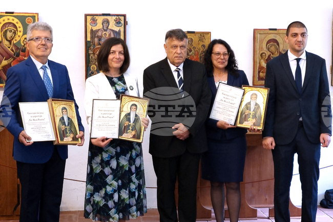 Министърът на образованието и науката проф. Георги Вълчев връчи ежегодните награди „Свети Иван Рилски“