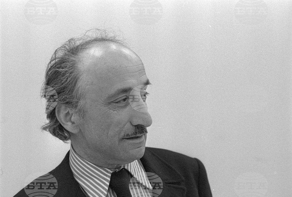 Плакатът трябва да говори ясно, лаконично и умно, казва Александър Поплилов, от чието рождение днес се отбелязват 110 години