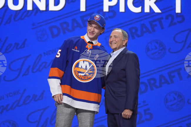 Islanders-Schaefer Donation