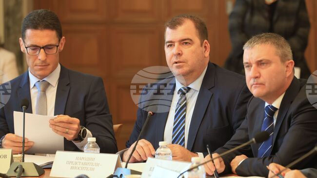 Parliamentary Committee Adopts Two Bills to End Unfair Trade Practices, Contain Inflation