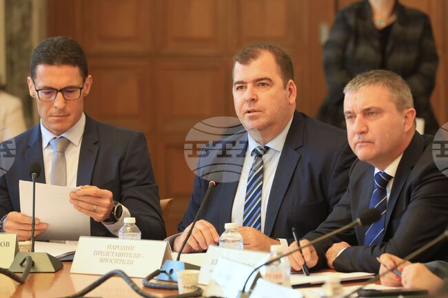 Parliamentary Committee Adopts Two Bills to End Unfair Trade Practices, Contain Prices