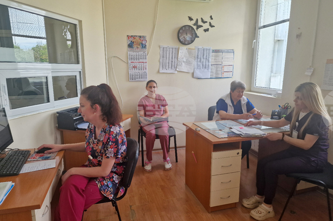 Да бъдеш медицинска сестра е трудна и отговорна професия, казаха специалисти по здравни грижи от разградската болница