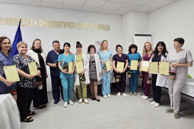 Десет специалисти по здравни грижи от Комплексния онкологичен център във Враца бяха отличени в Деня на сестринството 