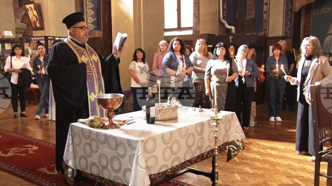 С молебен за здраве и връчване на награди в Ямбол беше отбелязан професионалният празник на медицинските сестри
