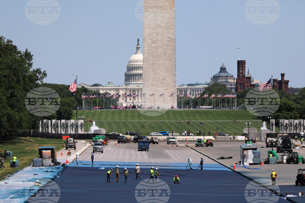 APTOPIX Lincoln Memorial Reflecting Pool
