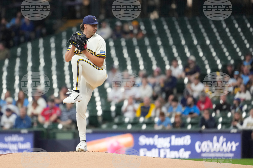 Padres Brewers Baseball