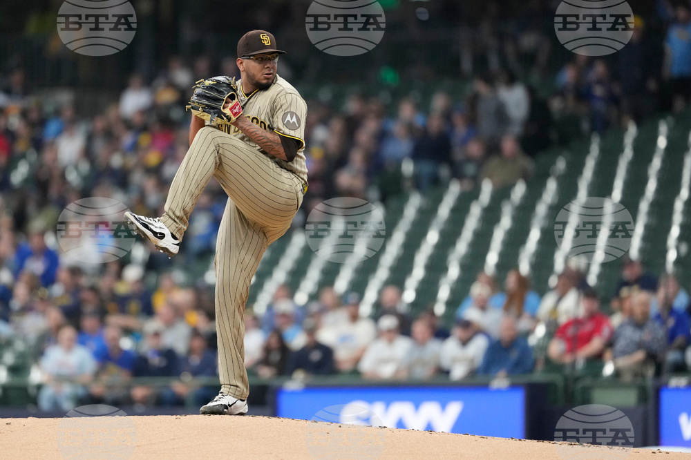 Padres Brewers Baseball