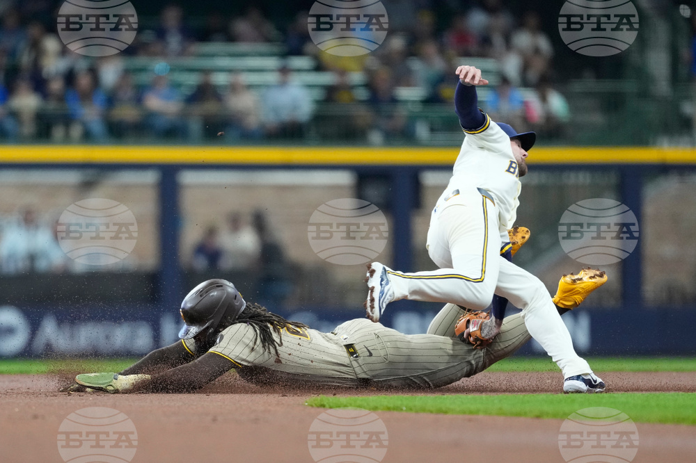 Padres Brewers Baseball