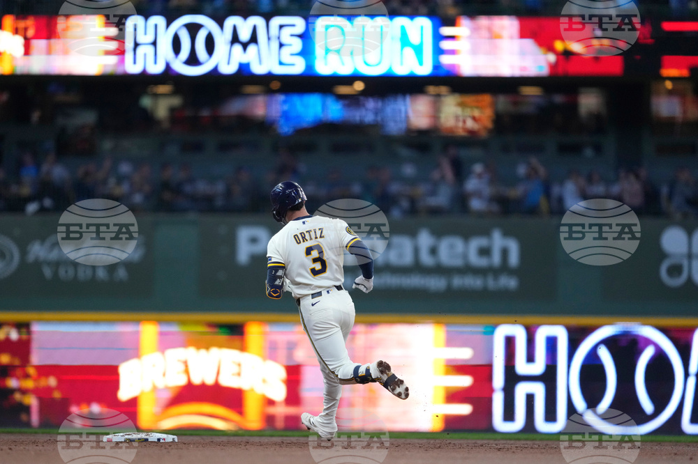 Padres Brewers Baseball