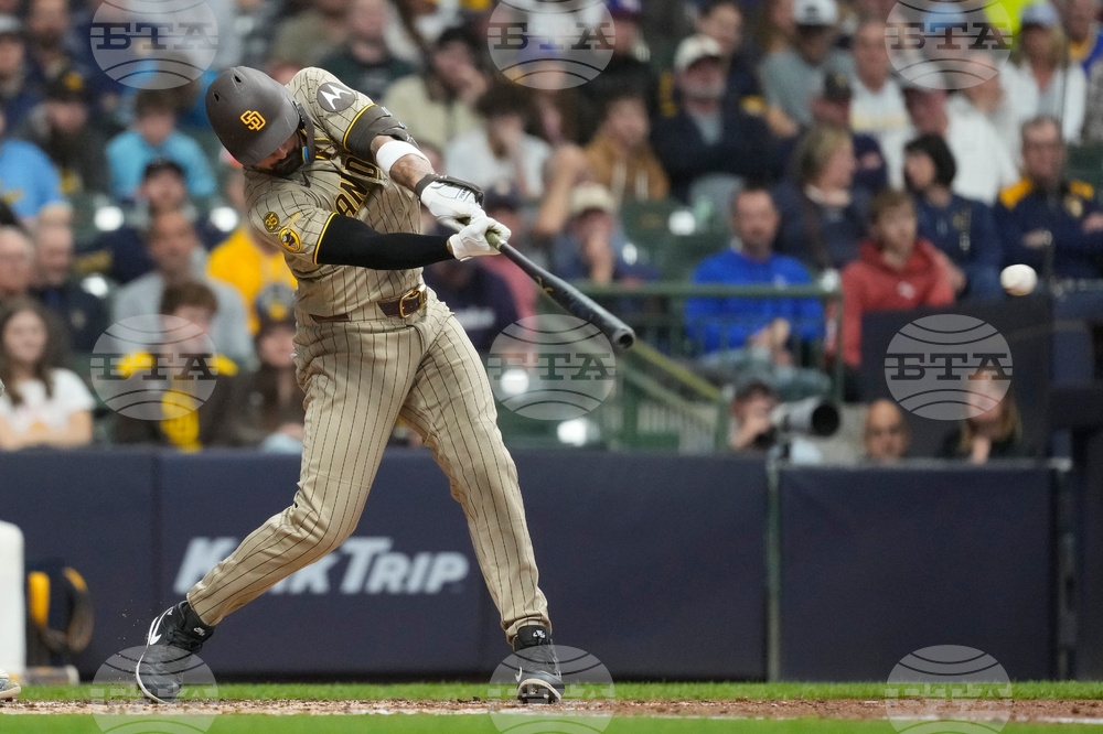 Padres Brewers Baseball