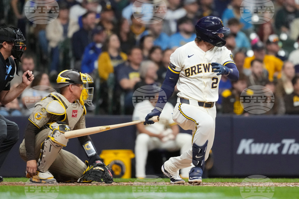 Padres Brewers Baseball