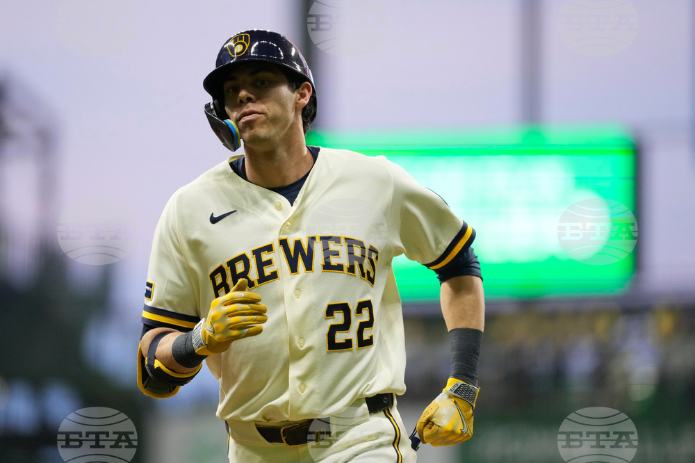 Padres Brewers Baseball