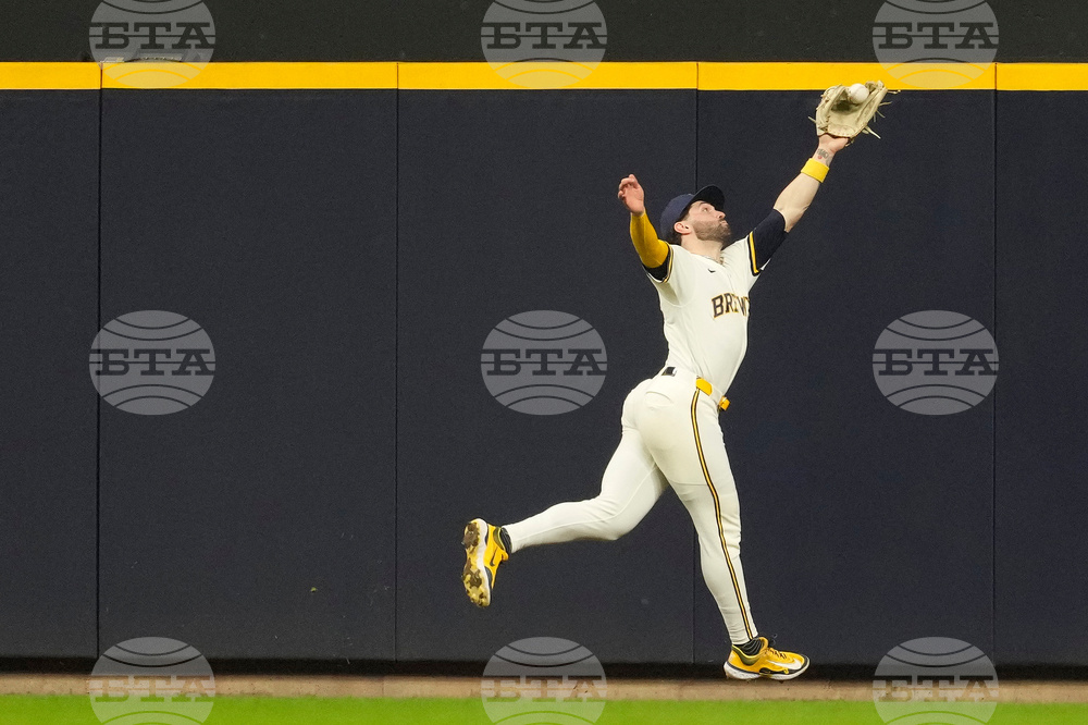 Padres Brewers Baseball