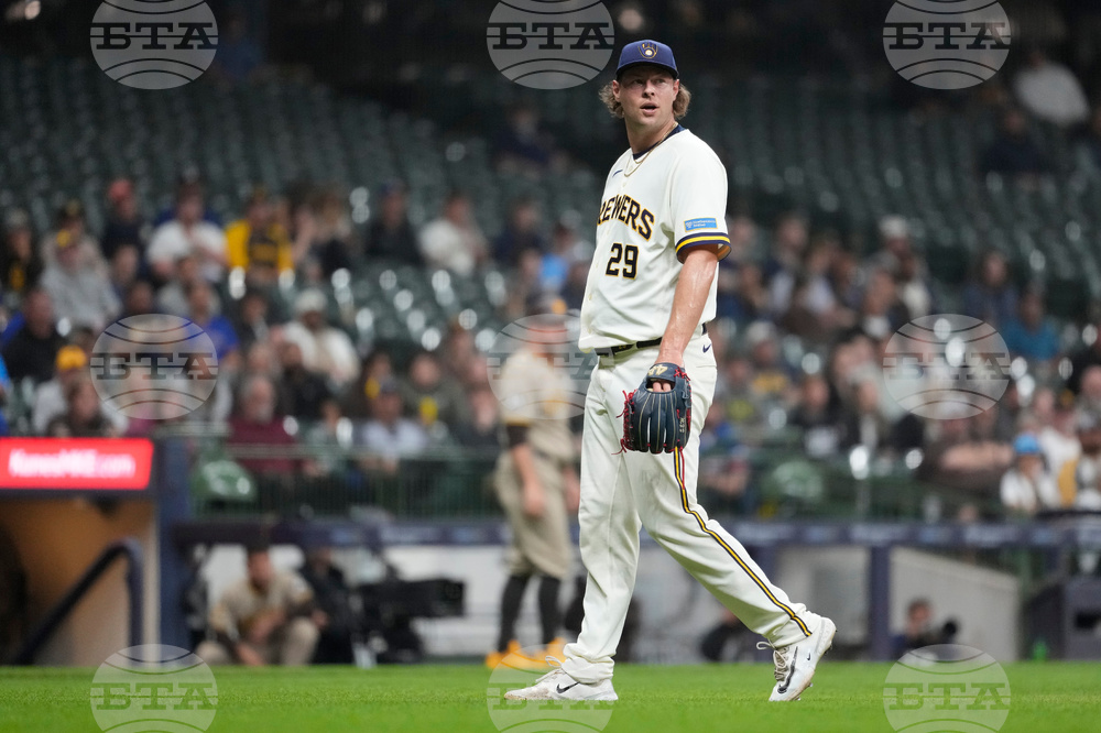 Padres Brewers Baseball