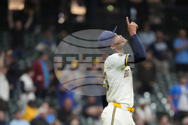 Padres Brewers Baseball