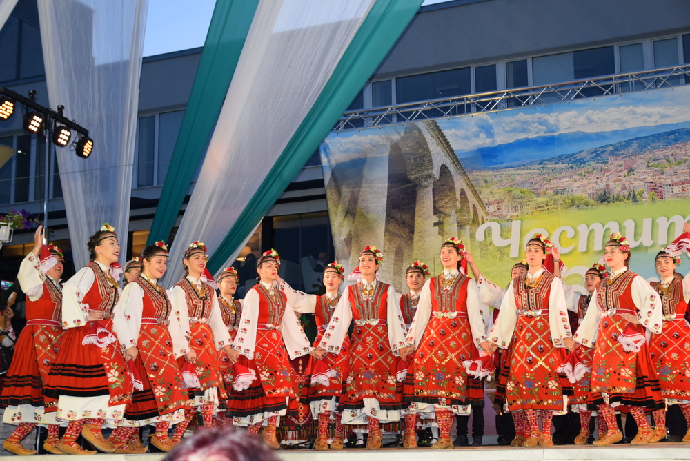 Община Сандански: Празнично, с много настроение и любимата Николина Чакърдъкова, Сандански отбеляза своя празник