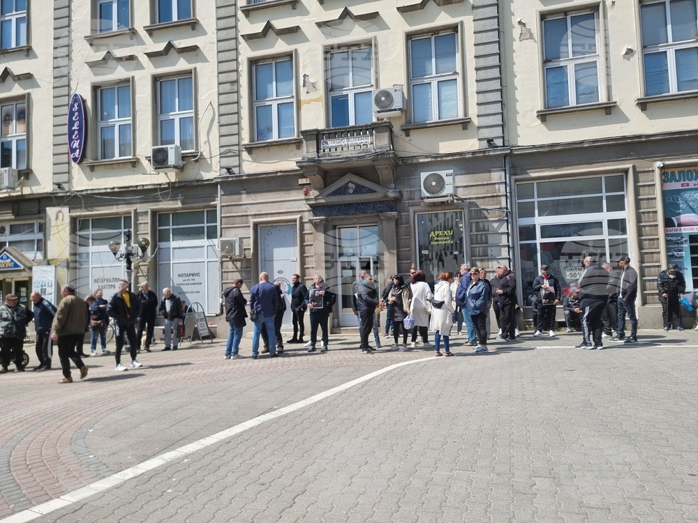 Lom Residents Demand Mayor's Resignation after Vote-Buying Charges