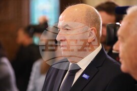 Румъния - „Букурещката деветка" - среща