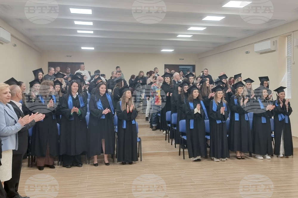 Плевен - Педагогически колеж - Випуск 2025 - дипломиране