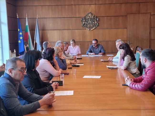 ОбС - Плевен: Комисията за почетните граждани подкрепи предложения за четирима нови почетни граждани на Плевен, внася ги на заседание на Общинския съвет